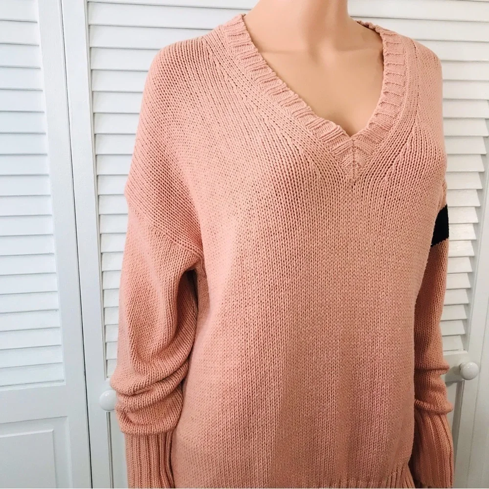 360 SWEATER Pink V-Neck Knit Pullover Sweater Size Medium
